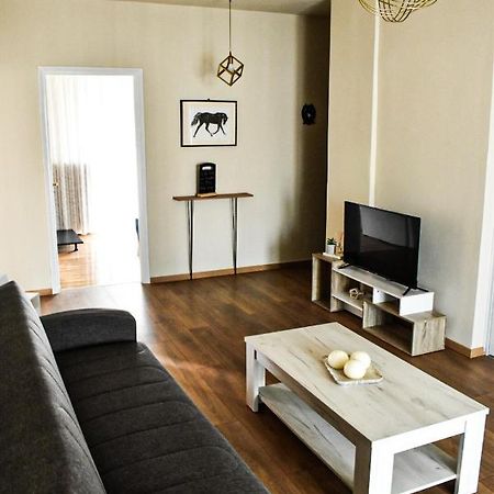 Nikis Apartment Larissa Exteriör bild