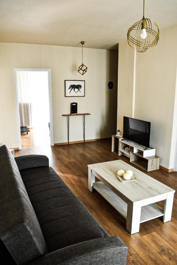 Nikis Apartment Larissa Exteriör bild